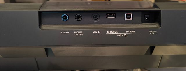 Tastiera Yamaha PSR-E453 con supporto