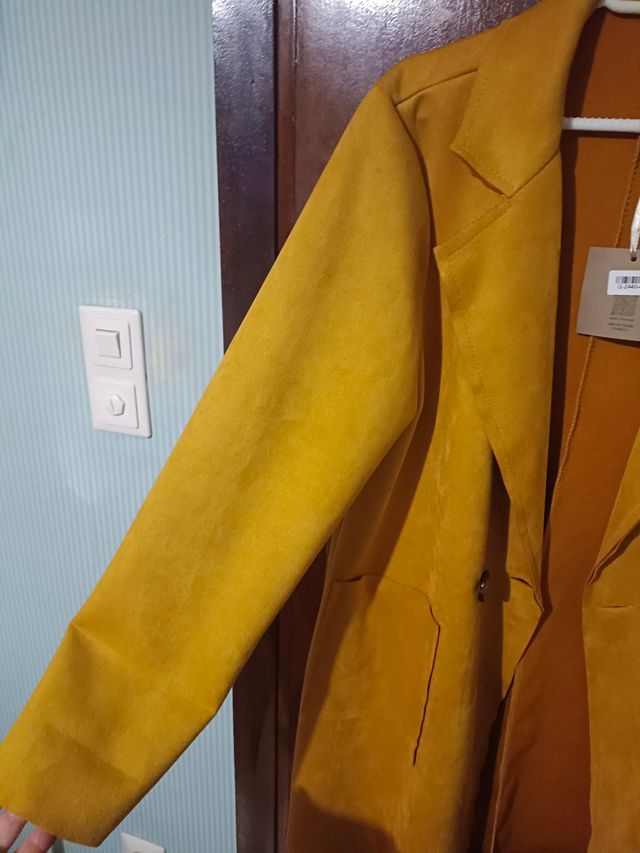 Chaqueta larga mostaza