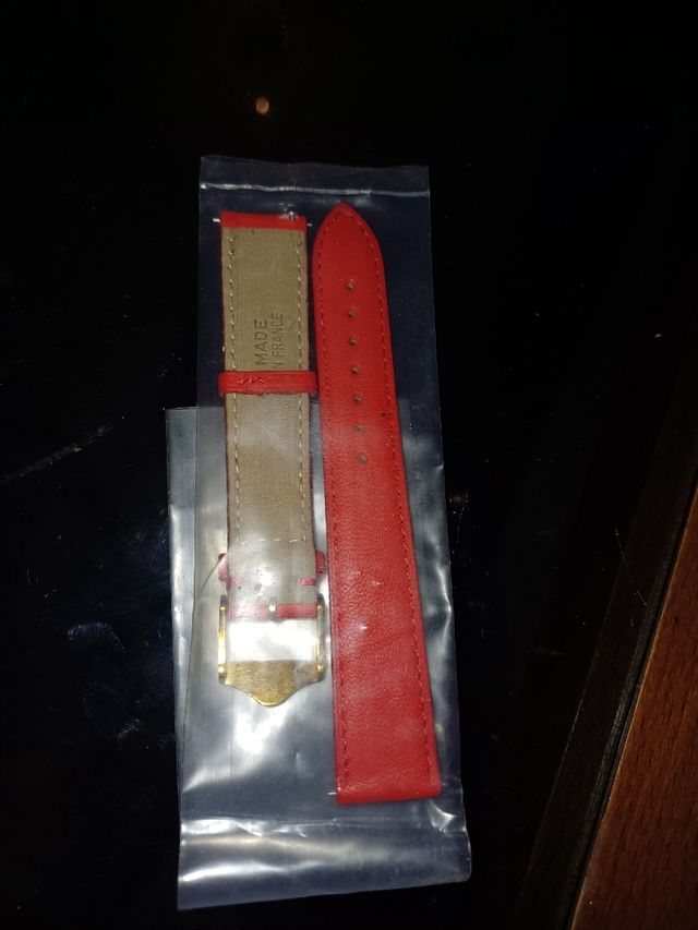 Bracelete de relógio em couro vermelho para mulher