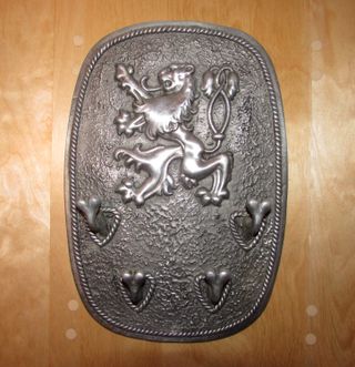 Percha colgador pared metal escudo León blasón