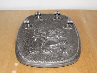 Percha colgador pared metal escudo León blasón