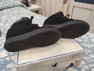 Botines con cuña interior