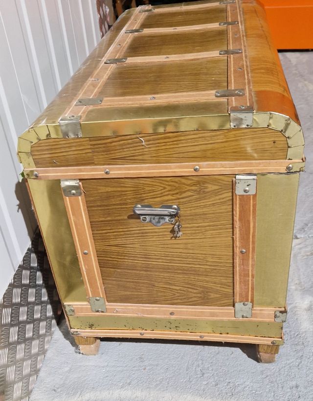 Baul vintage, madera, para restaurar.