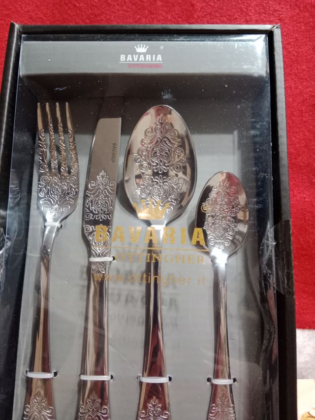 Posate colore argento