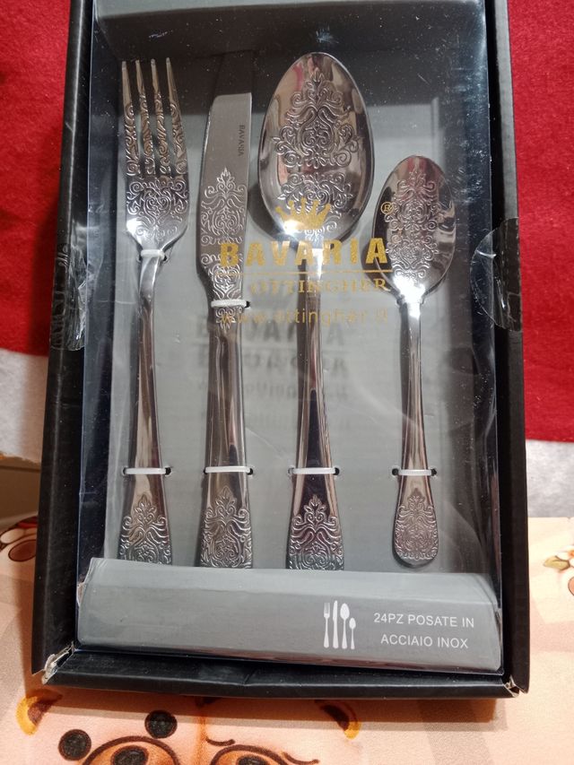 Posate colore argento