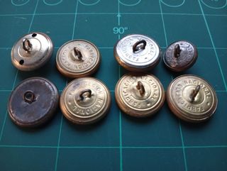 Antiguos botones militares
