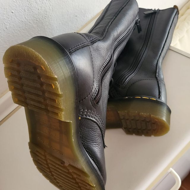 Botas negras de piel alta