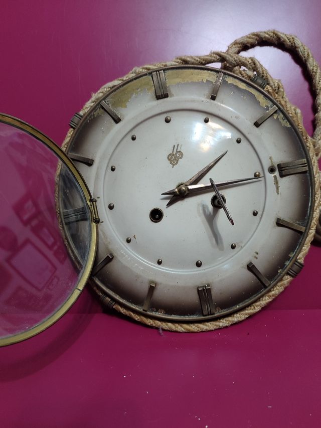 Relógio de corda de parede vintage