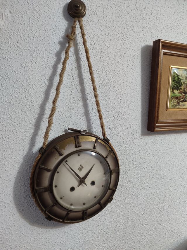 Relógio de corda de parede vintage