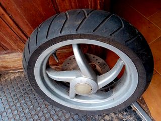 Rueda aprilian sr nueva