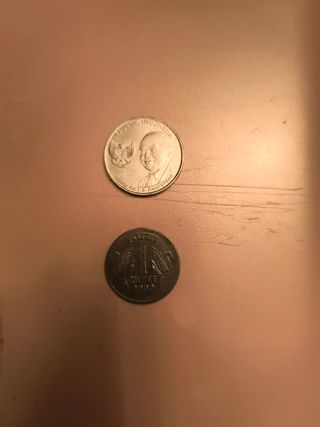 Dos monedas indonesia y india