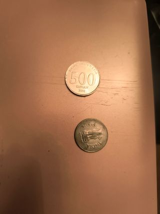 Dos monedas indonesia y india