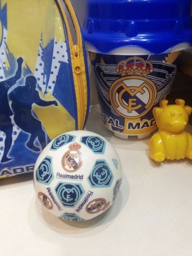 SET PLAYA OFICIAL REAL MADRID, MOCHILA +ACCESORIOS