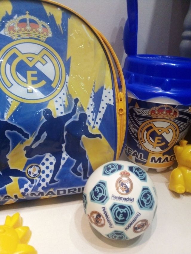 SET PLAYA OFICIAL REAL MADRID, MOCHILA +ACCESORIOS