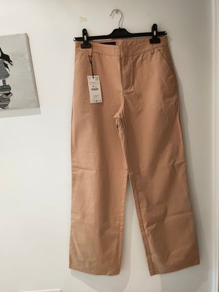 Zara con etiqueta pantalón color tostado