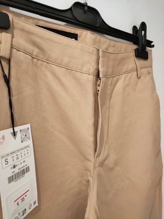 Zara con etiqueta pantalón color tostado