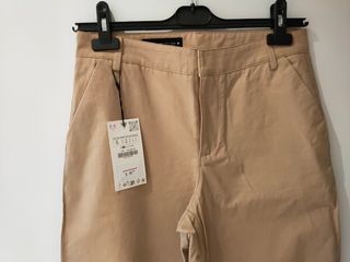 Zara con etiqueta pantalón color tostado