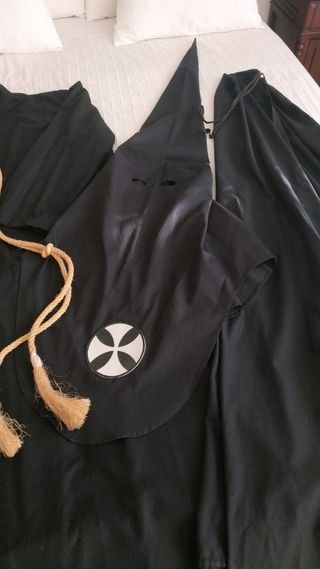 Traje penitente Sto. Entierro Morón de la Frontera