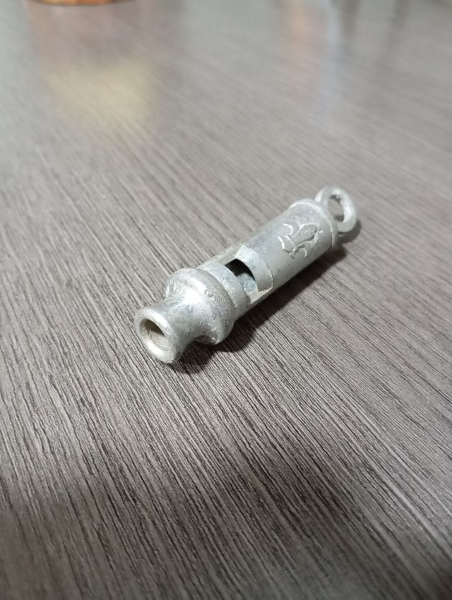 Silbato de tren antiguo