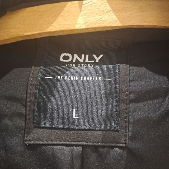 Abrigo anorak negro Only