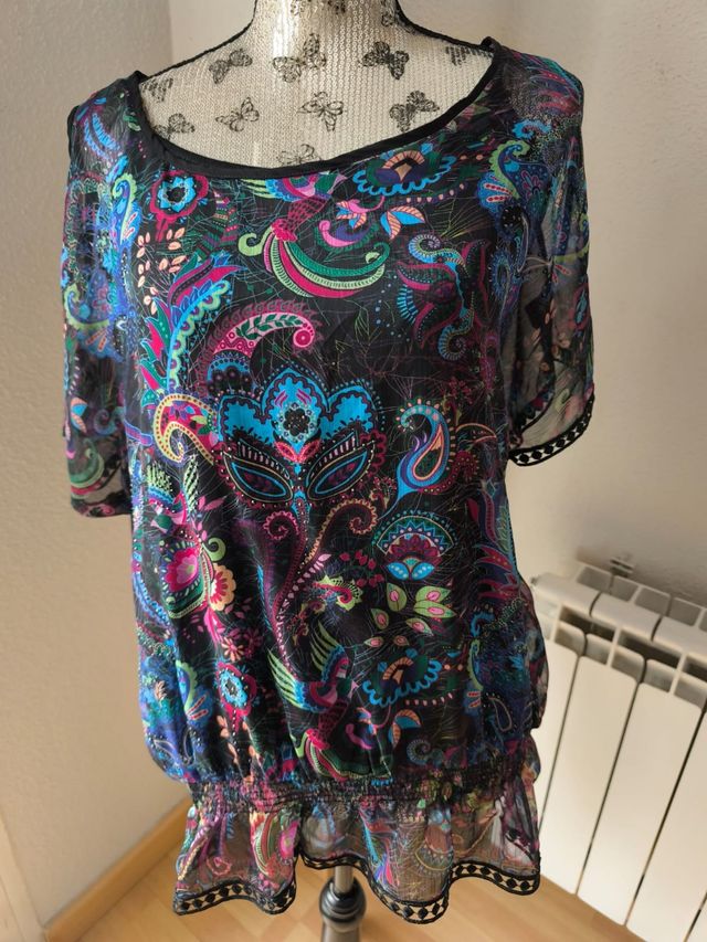 Blusa estampada Koröshi NUEVA