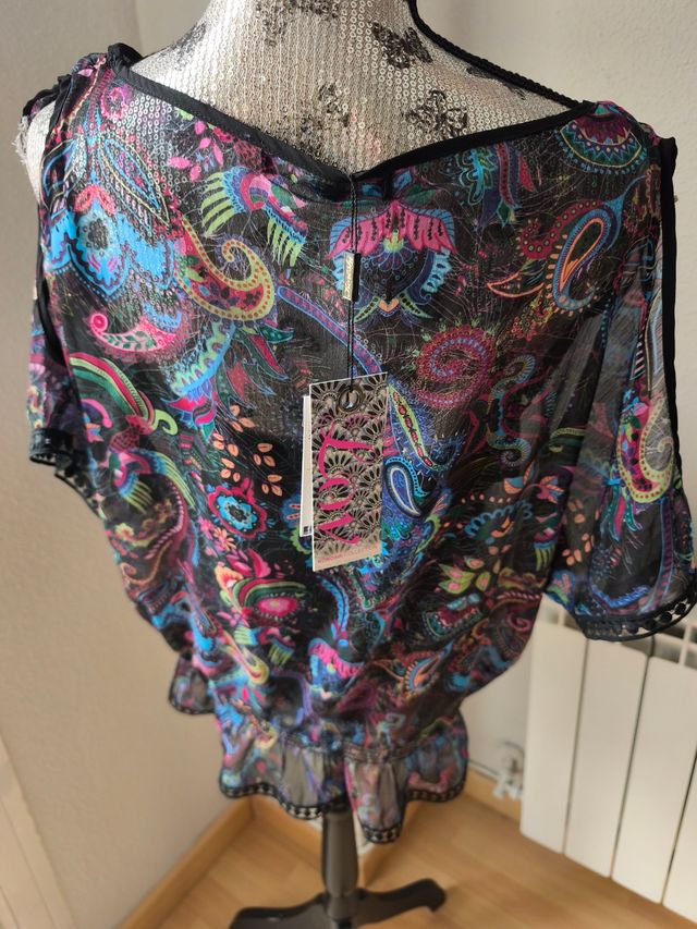 Blusa estampada Koröshi NUEVA