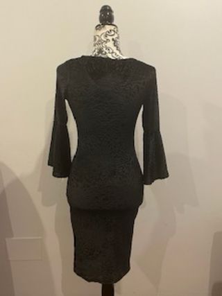Vestido negro efecto terciopelo devorado
