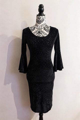 Vestido negro efecto terciopelo devorado