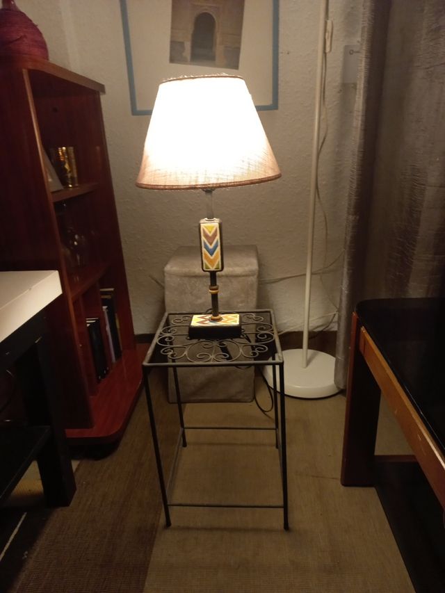 Lámpara y mesita de hierro