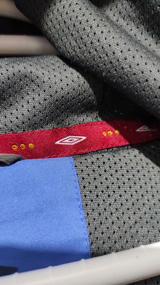 Chaqueta cortavientos Umbro deportivo alavés 2000 