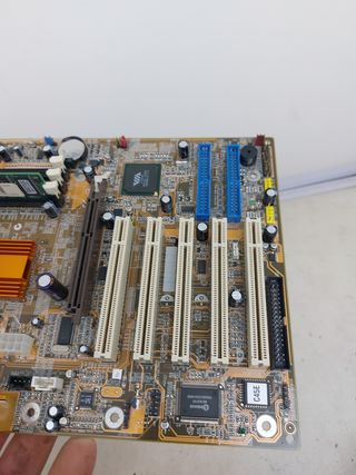 PLACA BASE DE ORDENADOR ANTIGUO 
