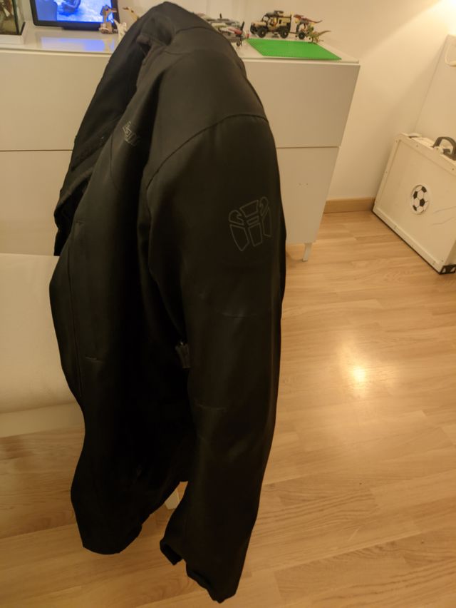 Abrigo moto con protecciones Bering