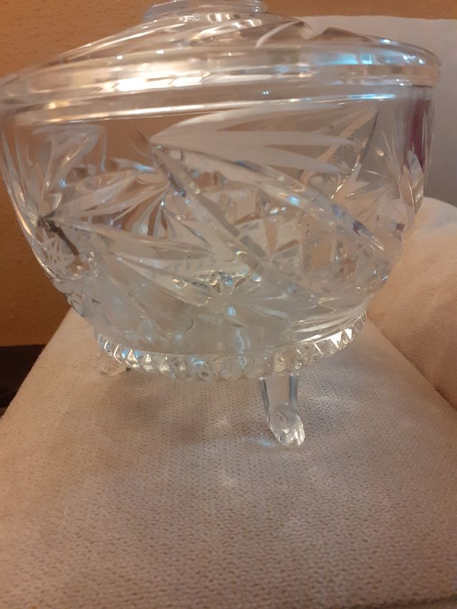 Bombonera de cristal tallado