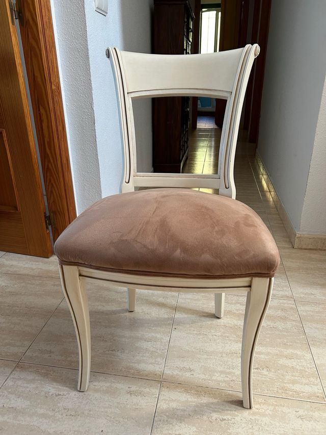 Mesa de comedor en madera de cerezo y sillas