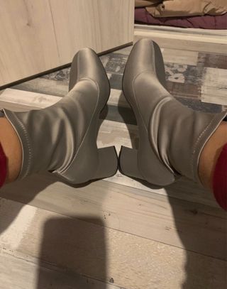 Botin gris Zara