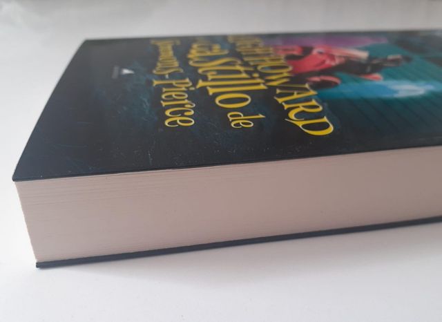 Leigh Howard y el castillo de Simmons-Pierce