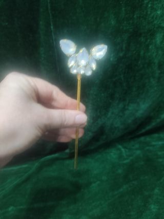 aguja pelo con cristales opalo