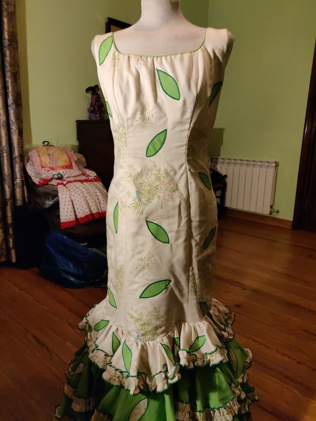 Vestido de faralaes.