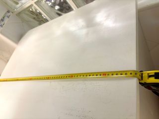 Comodino di colore bianco