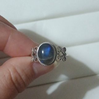 Anillo de labradorita negra
