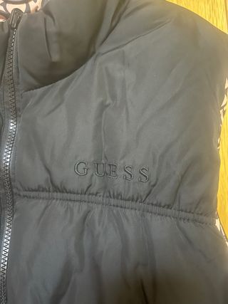 Chaleco Guess reversible Como Nuevo