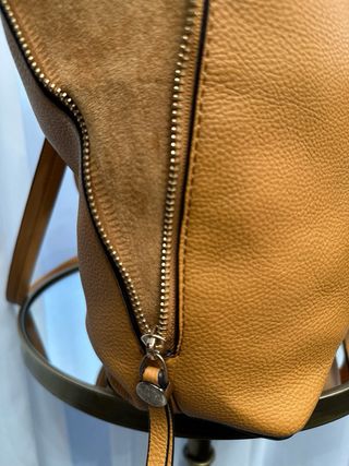 Bolso Parfois L ante combinado color camel mostaza