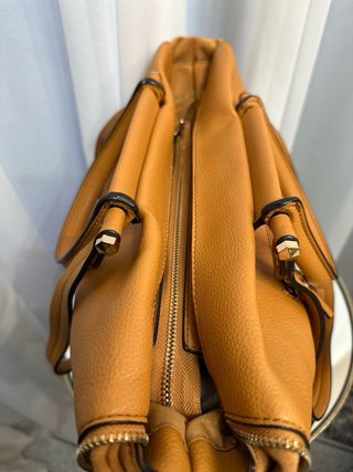 Bolso Parfois L ante combinado color camel mostaza