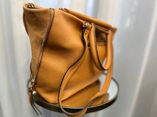 Bolso Parfois L ante combinado color camel mostaza