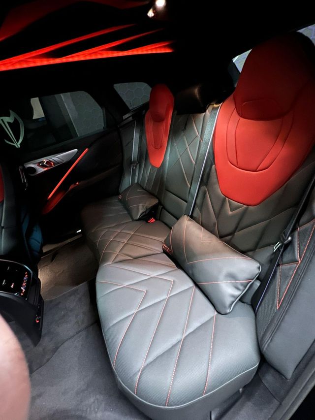 BMW XM XM 550 kW (748 CV) Label Red