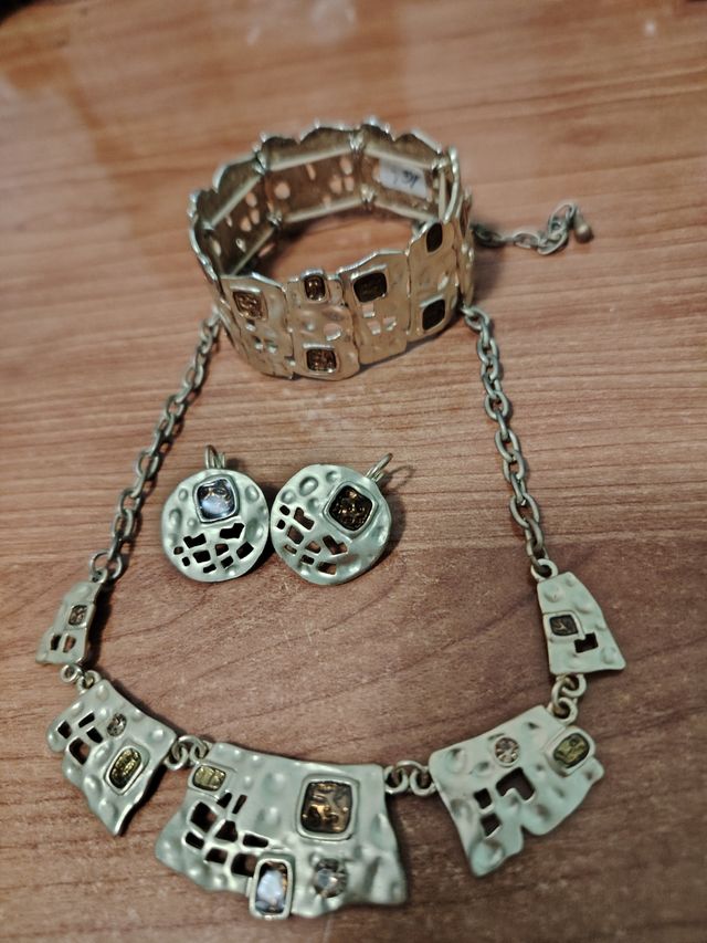 Gargantilla pendientes y pulsera