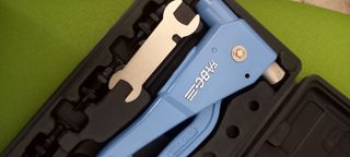 Rivettatrice ABC Tools per bussole filettate