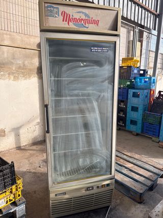 Congelador vertical Koxka 67cm ancho x 197cm alto