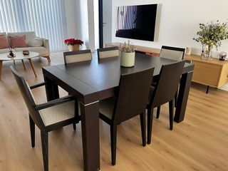 Mesa y sillas de comedor