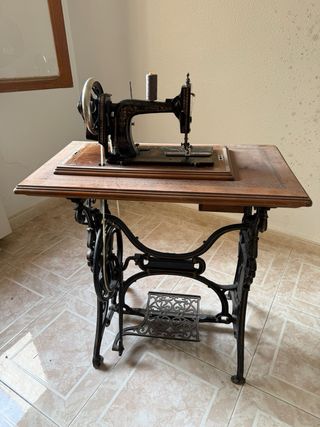 Máquina de coser antigua Wertheim.